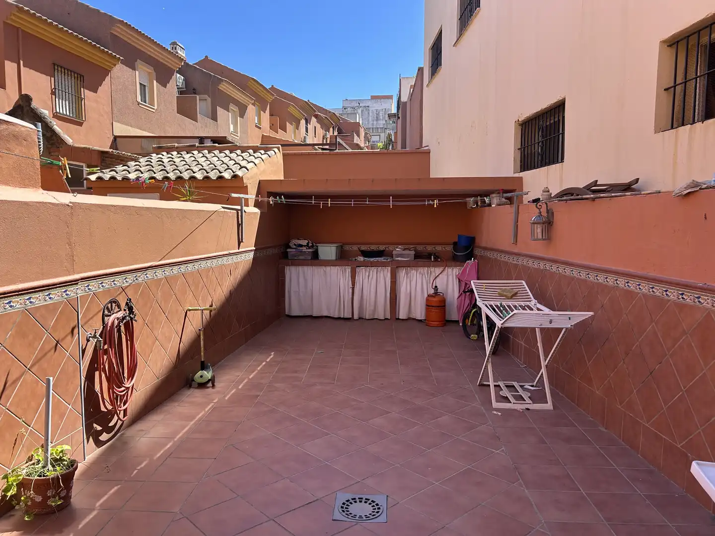 Casa adosada en venda a Calle el Bosque, 5, Pescadores - Saladillo Terrassa de Casa adosada en venda en Algeciras amb Aire condicionat, Terrassa i Balcó