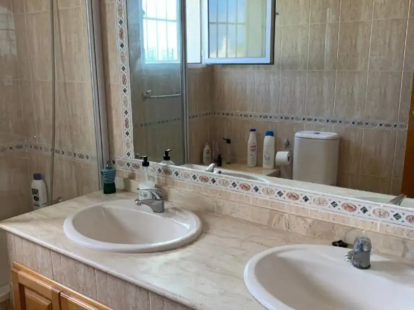 Baño de Piso en venta en Orihuela con Aire acondicionado, Terraza y Piscina