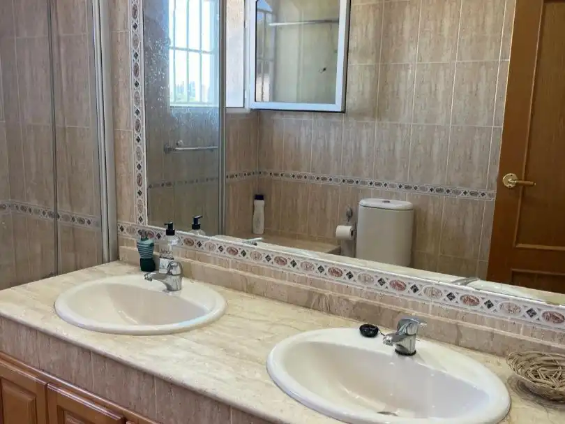 Baño de Piso en venta en Orihuela con Aire acondicionado, Terraza y Piscina