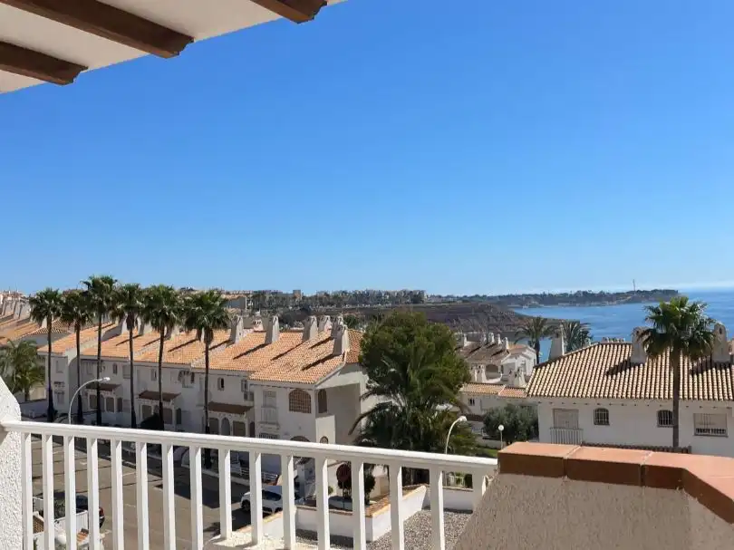 Vista exterior de Piso en venta en Orihuela con Aire acondicionado, Terraza y Piscina