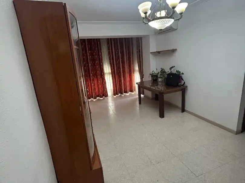 Piso en venta en Calle Playa de Valdelagrana, 6, El Torrejón - El Cerezo Habitación de Piso en venta en Sevilla con Aire acondicionado y Amueblado