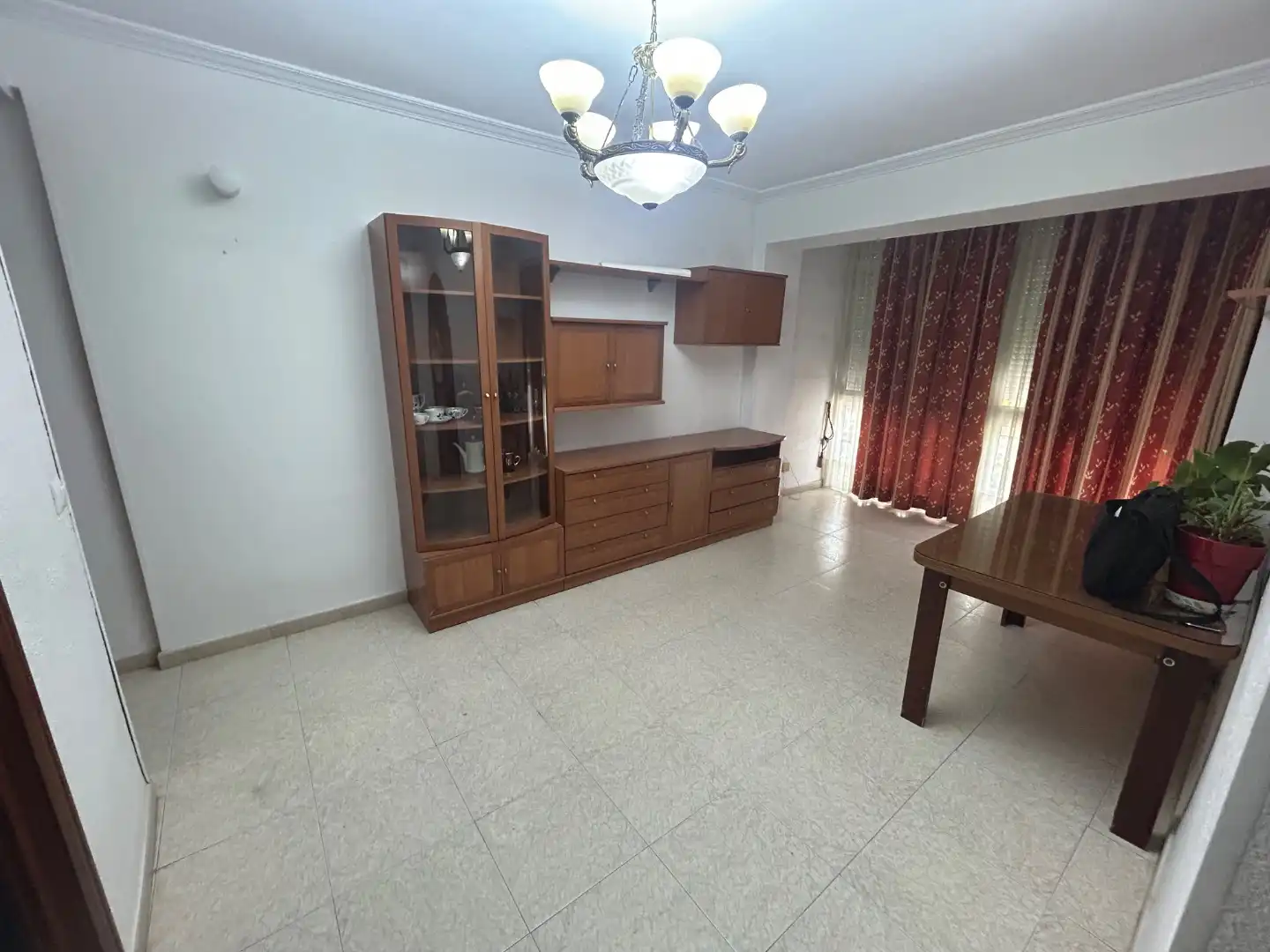 Piso en venta en Calle Playa de Valdelagrana, 6, El Torrejón - El Cerezo Sala de estar de Piso en venta en Sevilla con Aire acondicionado y Amueblado