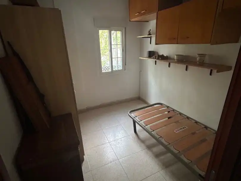 Piso en venta en Calle Playa de Valdelagrana, 6, El Torrejón - El Cerezo Habitación de Piso en venta en Sevilla con Aire acondicionado y Amueblado
