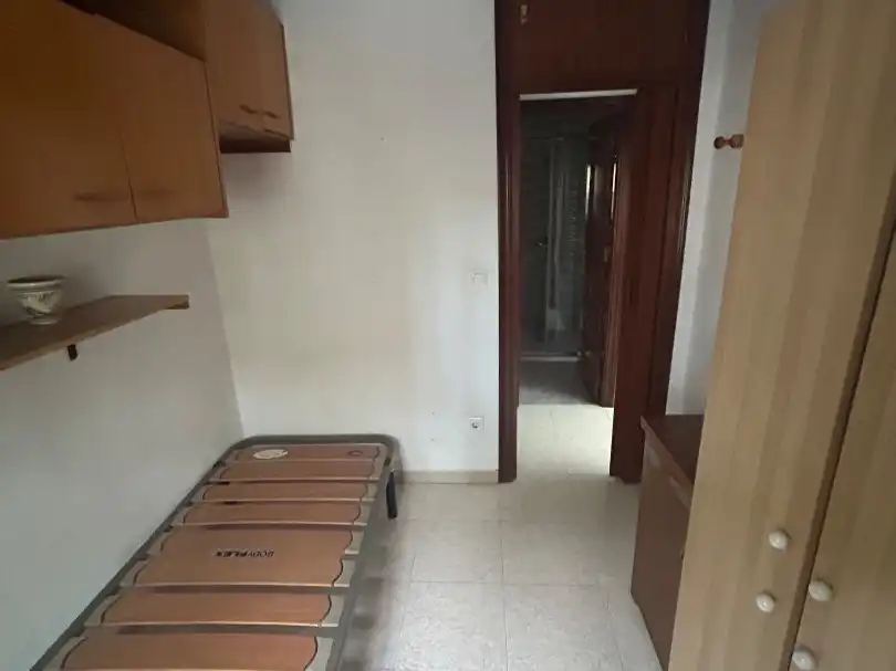 Piso en venta en Calle Playa de Valdelagrana, 6, El Torrejón - El Cerezo Habitación de Piso en venta en Sevilla con Aire acondicionado y Amueblado