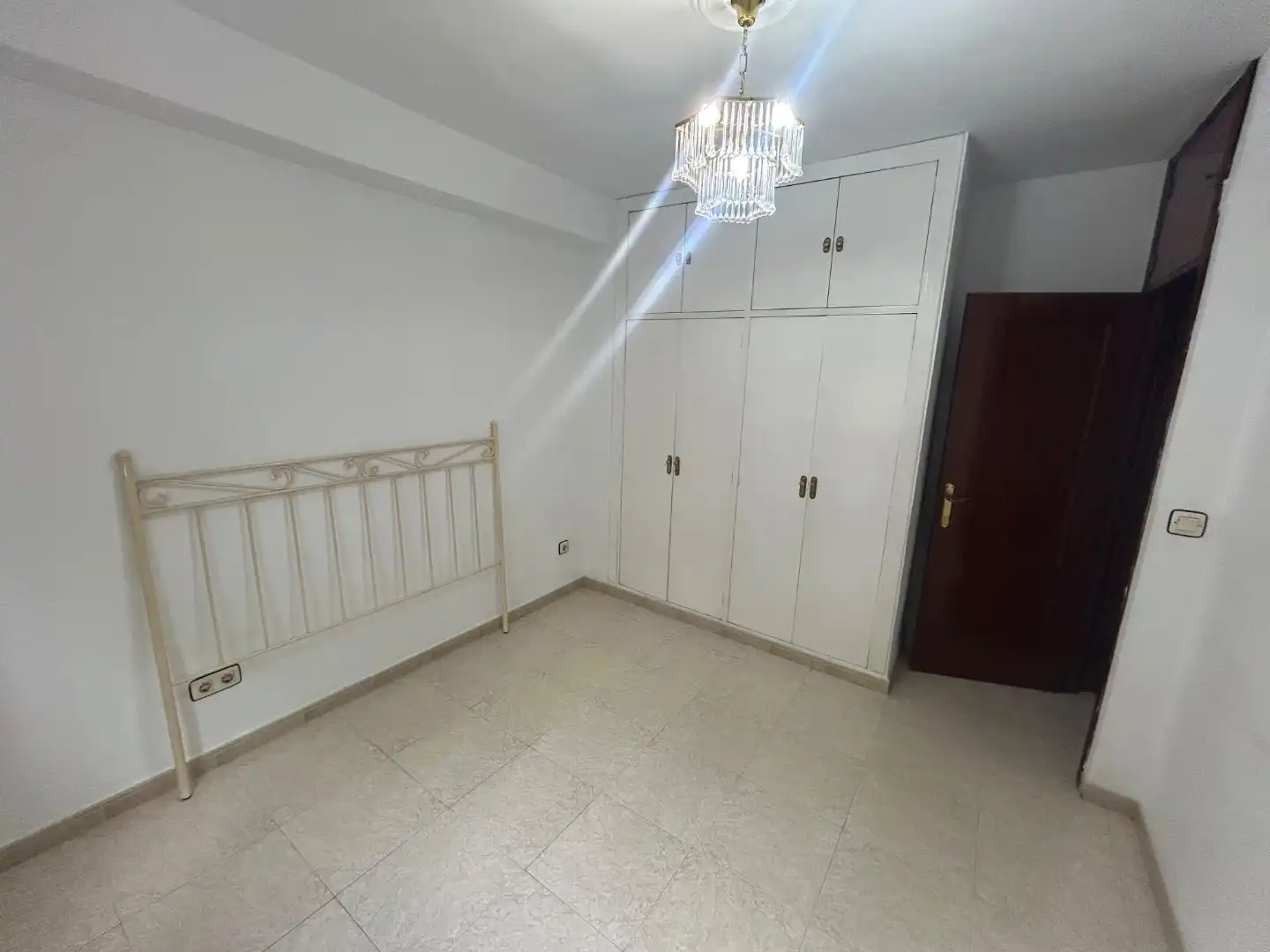 Piso en venta en Calle Playa de Valdelagrana, 6, El Torrejón - El Cerezo Habitación de Piso en venta en Sevilla con Aire acondicionado y Amueblado