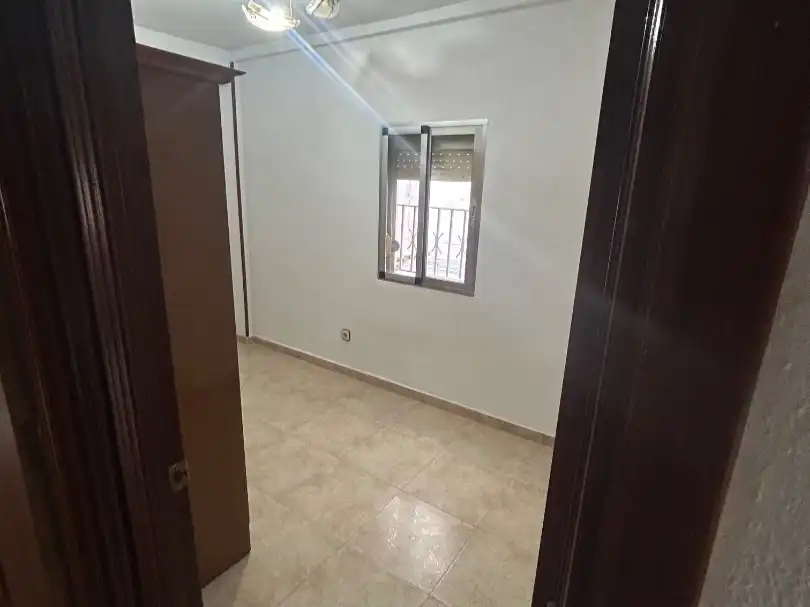 Piso en venta en Calle Playa de Valdelagrana, 6, El Torrejón - El Cerezo Habitación de Piso en venta en Sevilla con Aire acondicionado y Amueblado