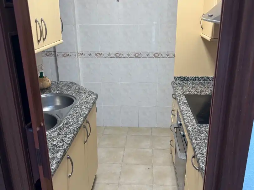 Piso en venta en Calle Playa de Valdelagrana, 6, El Torrejón - El Cerezo Cocina de Piso en venta en Sevilla con Aire acondicionado y Amueblado