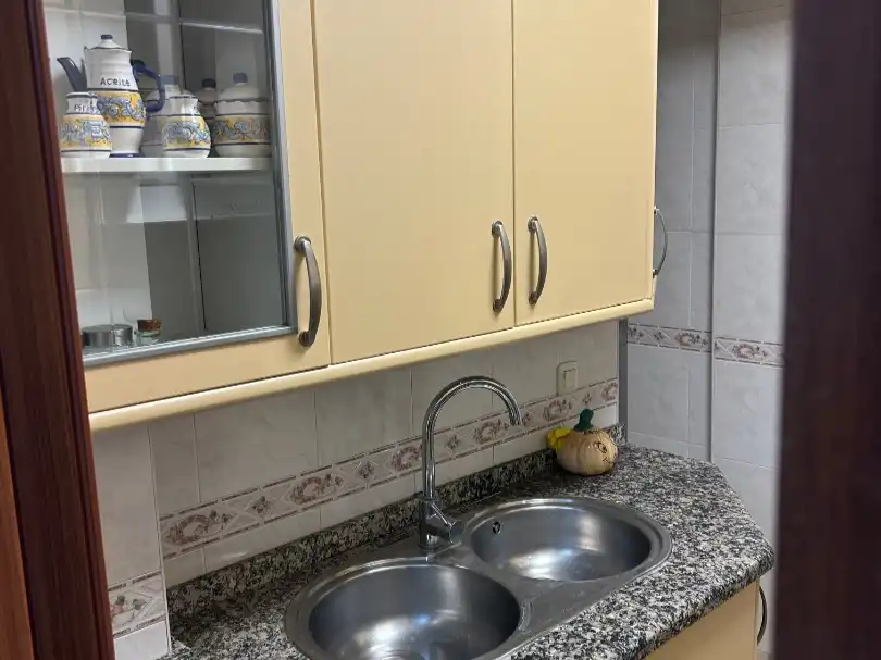 Piso en venta en Calle Playa de Valdelagrana, 6, El Torrejón - El Cerezo Cocina de Piso en venta en Sevilla con Aire acondicionado y Amueblado