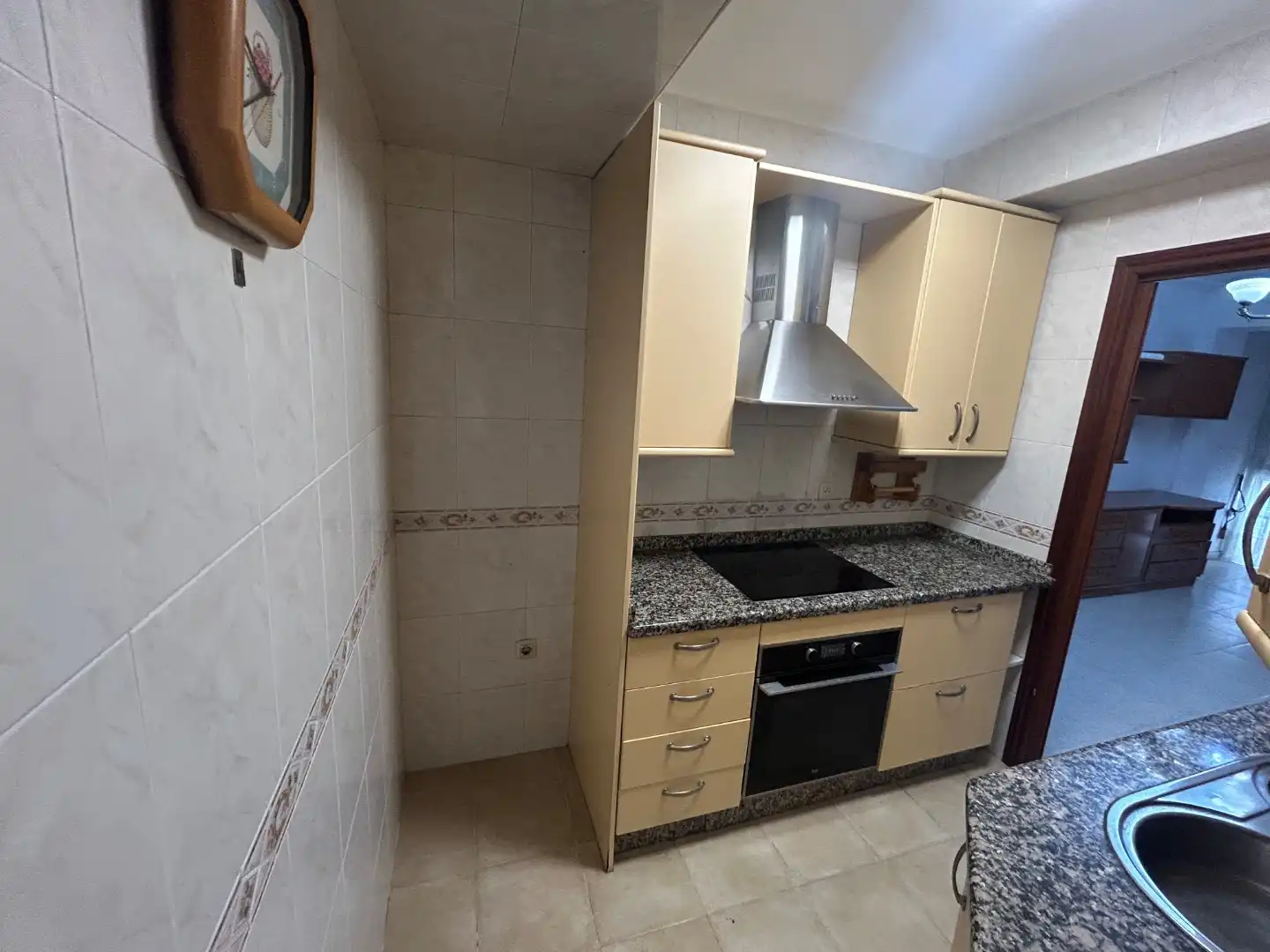 Piso en venta en Calle Playa de Valdelagrana, 6, El Torrejón - El Cerezo Cocina de Piso en venta en Sevilla con Aire acondicionado y Amueblado