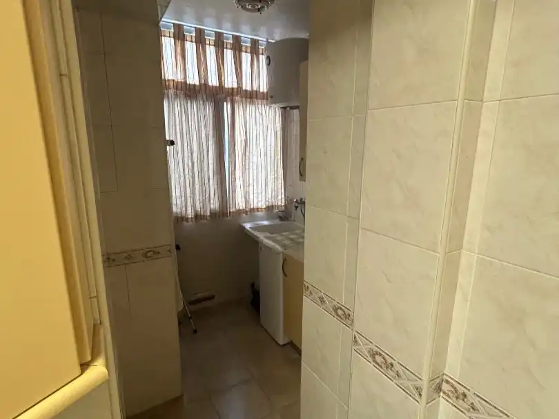 Piso en venta en Calle Playa de Valdelagrana, 6, El Torrejón - El Cerezo Baño de Piso en venta en Sevilla con Aire acondicionado y Amueblado