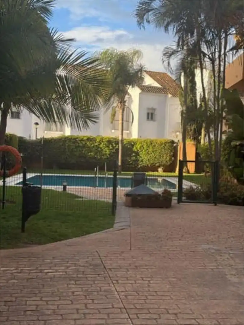 Piscina de Piso de alquiler en Marbella con Calefacción, Jardín privado y Terraza