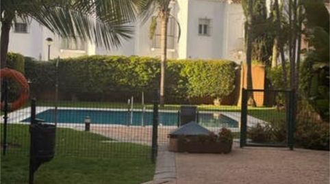Foto 2 de Piso de alquiler en Las Chapas - Alicate Playa, Marbella