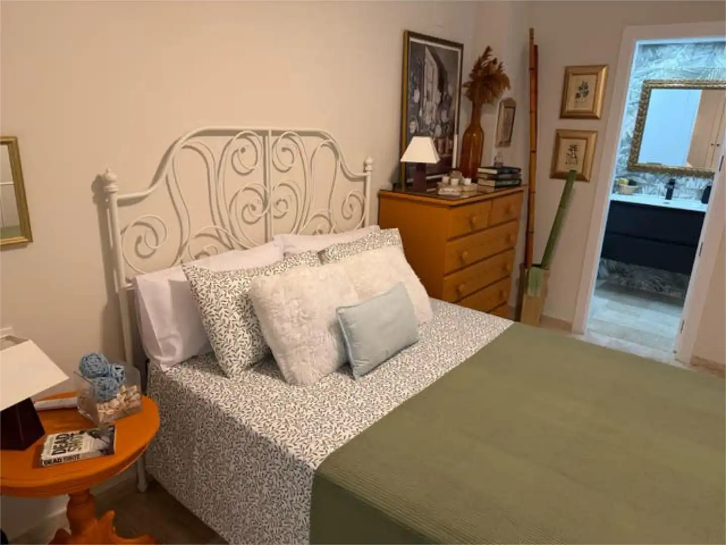 Habitación de Piso de alquiler en Marbella con Calefacción, Jardín privado y Terraza