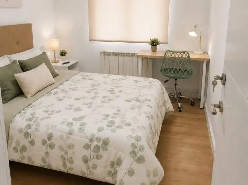 Bedroom of Flat for share in  Logroño  with Heating, Parquet flooring and Furnished