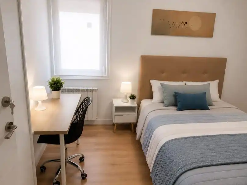 Bedroom of Flat for share in  Logroño  with Heating, Parquet flooring and Furnished