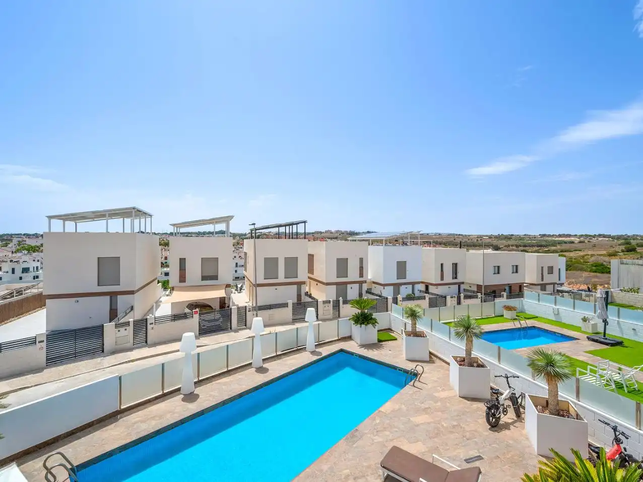 Piscina de Casa o xalet en venda en Orihuela amb Aire condicionat, Jardí privat i Terrassa