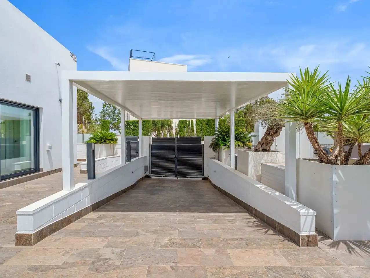 Vista exterior de Casa o xalet en venda en Orihuela amb Aire condicionat, Jardí privat i Terrassa
