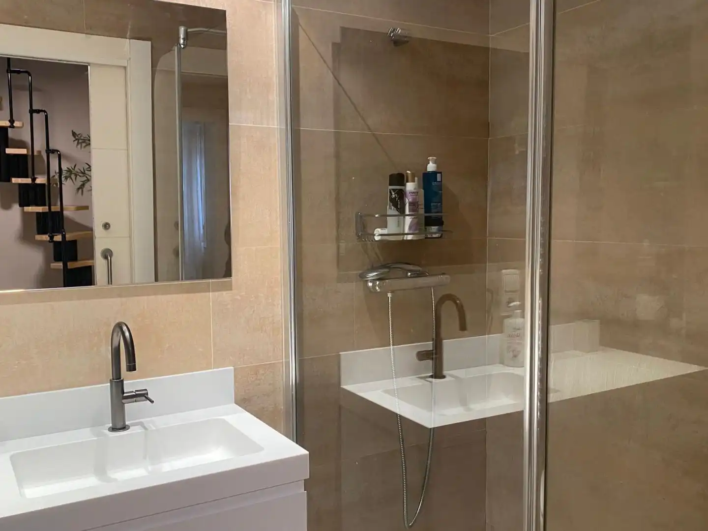 Flat for sale in Calle Lindachiquia, 5, Casco Antiguo Bathroom of Flat for sale in Pamplona / Iruña with Parquet flooring, Storage room and Furnished