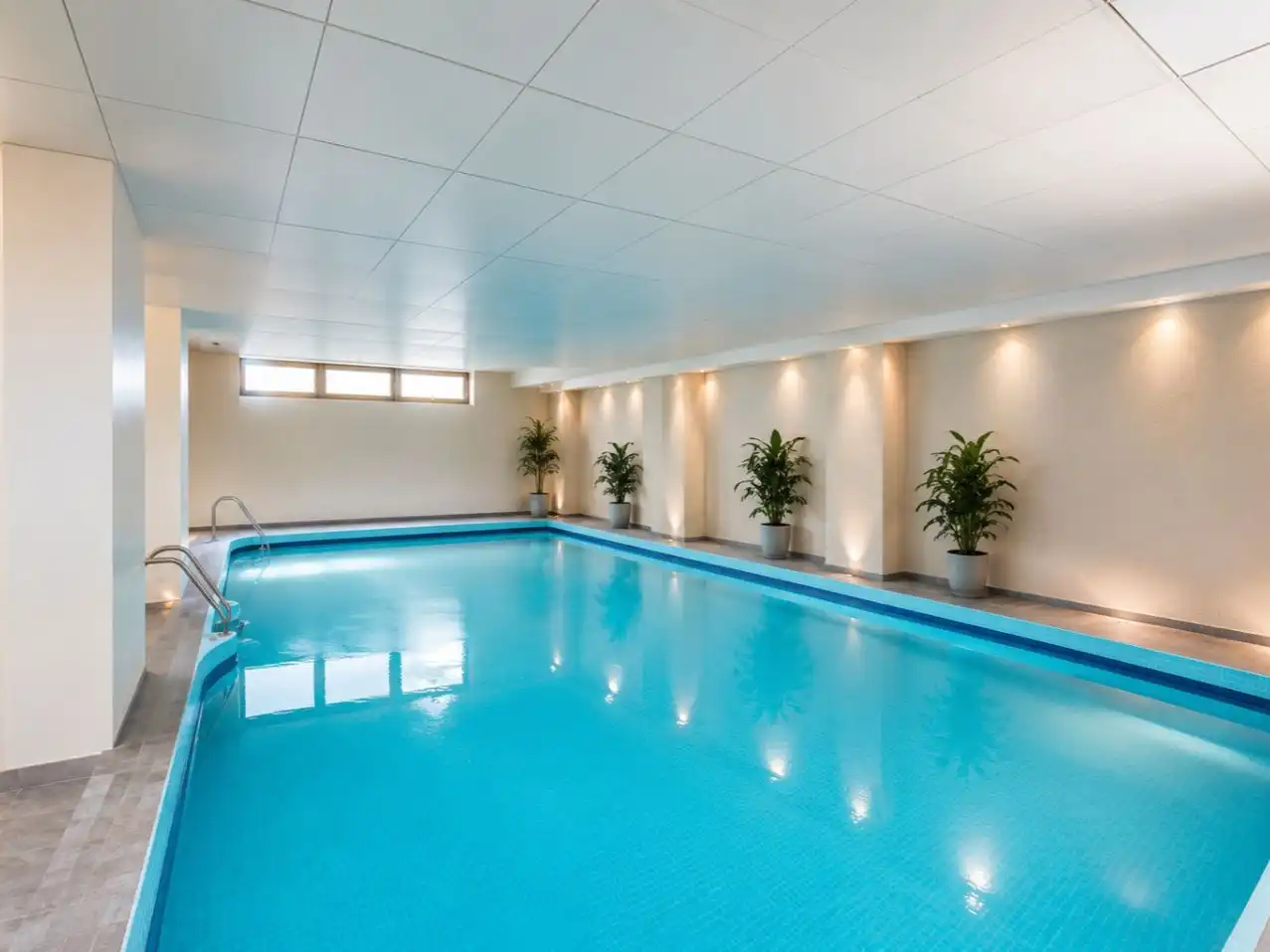 Flat for rent in Avenida de Pío XII, 92, Castilla Swimming pool of Flat for rent in Madrid with Air Conditioner, Heating and Parquet flooring