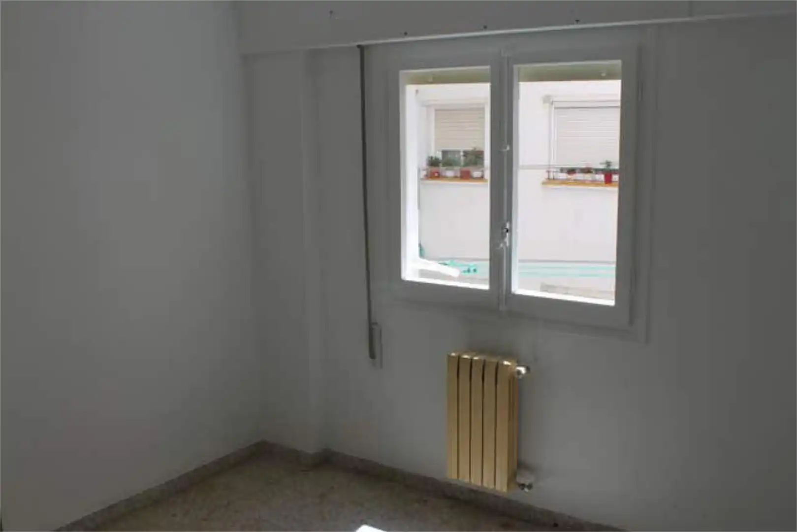 Habitación de Piso de alquiler en Zaragoza con Calefacción y Terraza