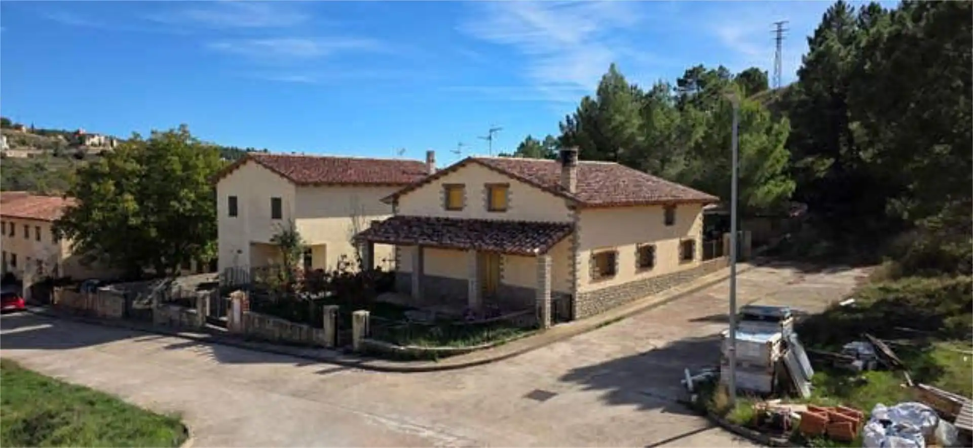 Vista exterior de Piso en venta en Fuentes de Rubielos