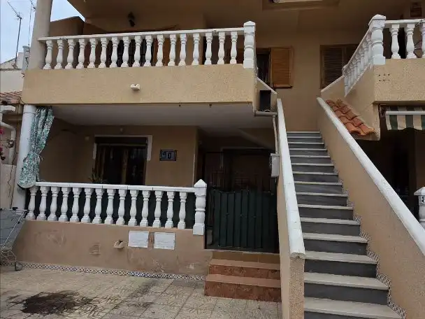 Vista exterior de Pis en venda en San Pedro del Pinatar amb Aire condicionat i Terrassa