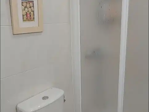 Estudio de alquiler en Ronda Maestro Alonso, Centro - Torre de la Higuera Baño de Estudio de alquiler en Almonte con Aire acondicionado, Calefacción y Terraza