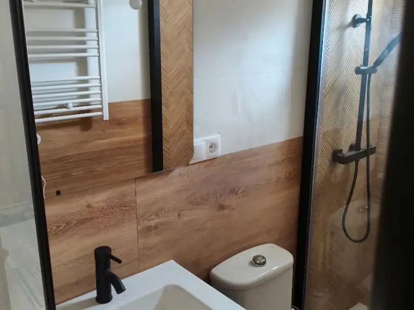 Estudio de alquiler en Avenida de Don Pablo Díez, 21, Valverde de la Virgen Baño de Estudio de alquiler en Valverde de la Virgen con Calefacción, Parquet y Amueblado