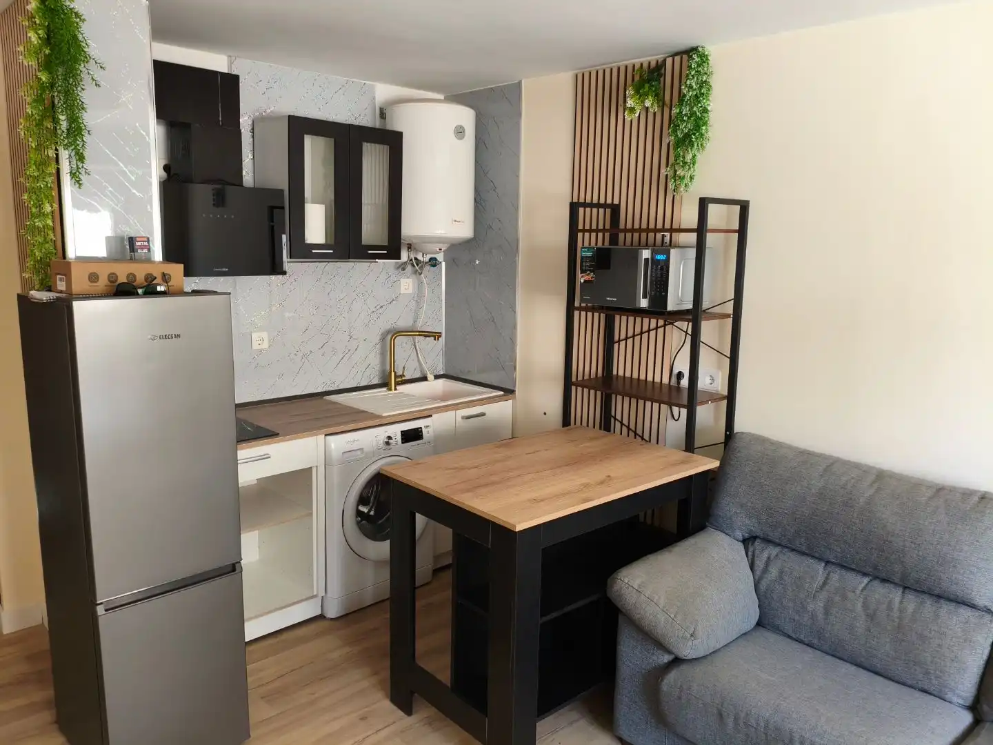 Estudio de alquiler en Avenida de Don Pablo Díez, 21, Valverde de la Virgen Cocina de Estudio de alquiler en Valverde de la Virgen con Calefacción, Parquet y Amueblado