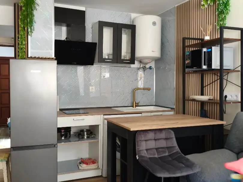 Estudio de alquiler en Avenida de Don Pablo Díez, 21, Valverde de la Virgen Cocina de Estudio de alquiler en Valverde de la Virgen con Calefacción, Parquet y Amueblado