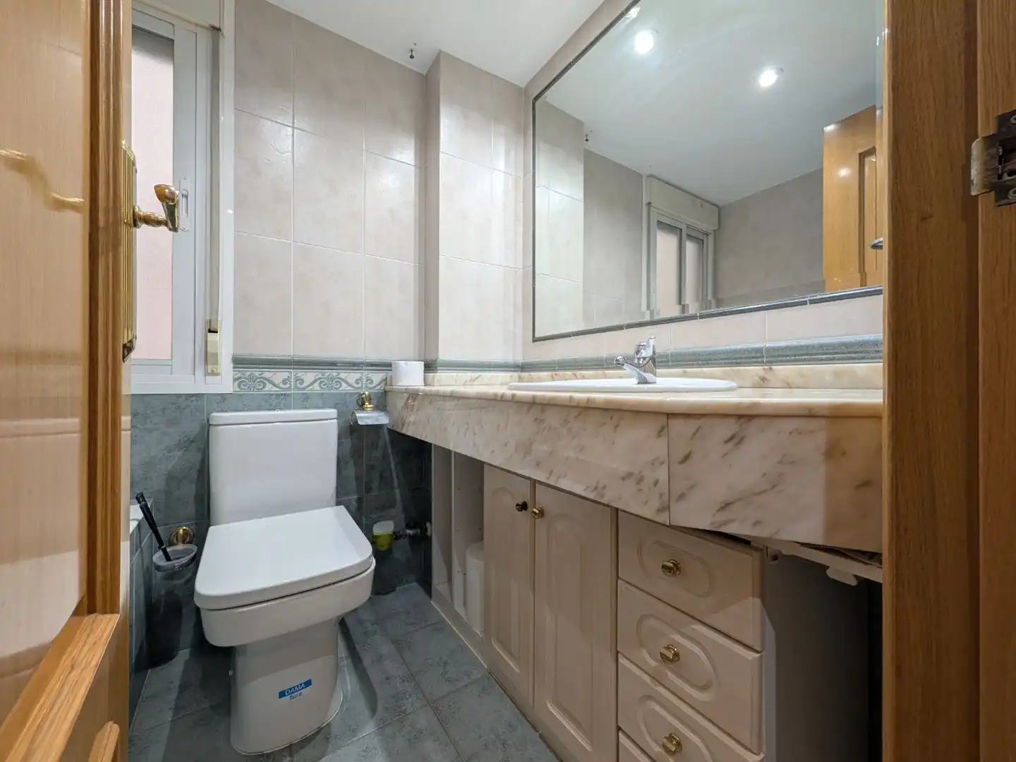 Baño de Piso de alquiler en Zaragoza con Aire acondicionado, Calefacción y Parquet