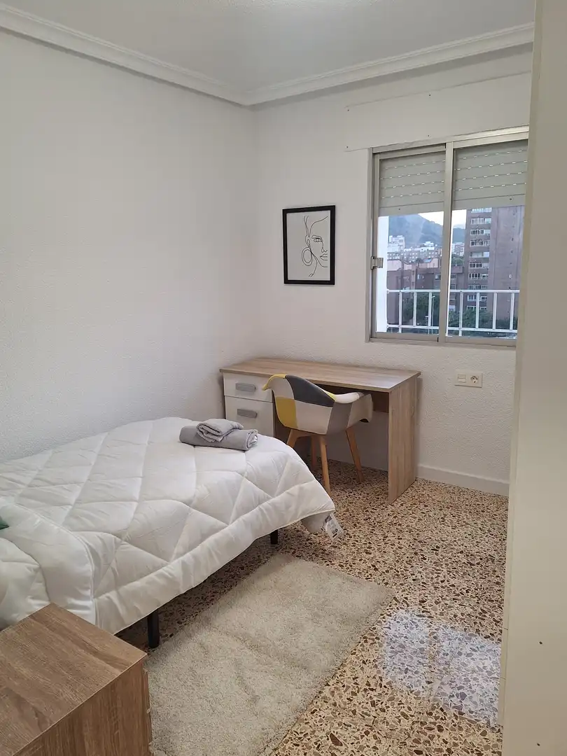 Piso de alquiler en Plaza Doctor Casimiro Bonmatí, 1, Ensanche Habitación de Piso de alquiler en Cartagena con Amueblado