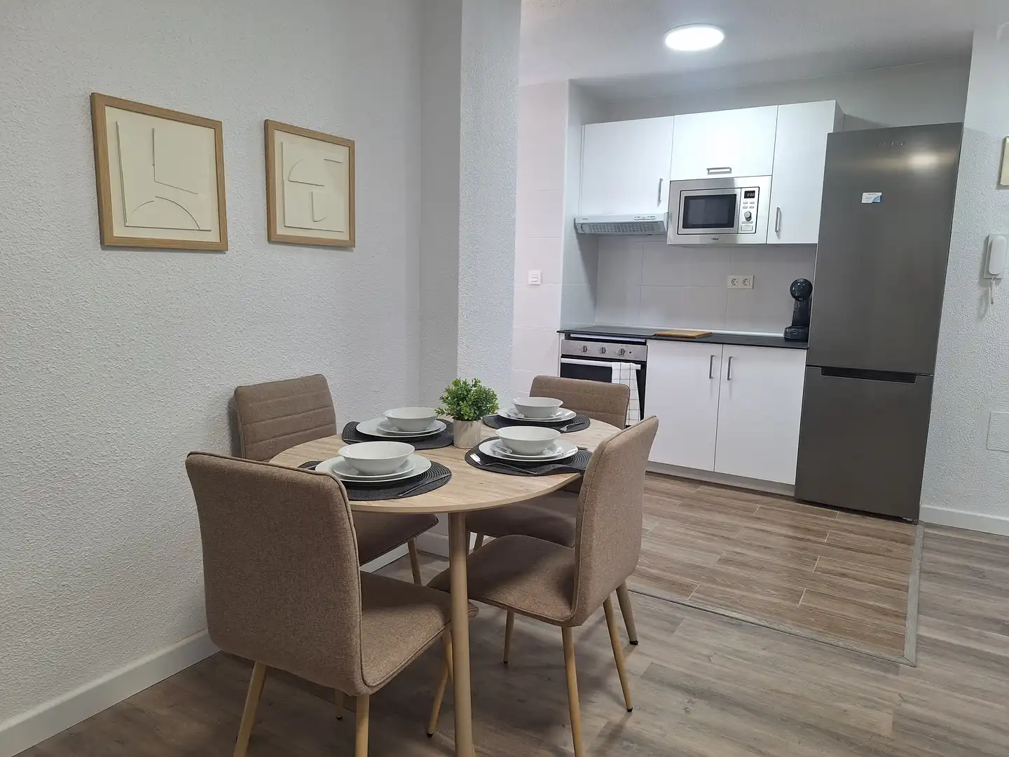 Piso de alquiler en Plaza Doctor Casimiro Bonmatí, 1, Ensanche Comedor de Piso de alquiler en Cartagena con Amueblado