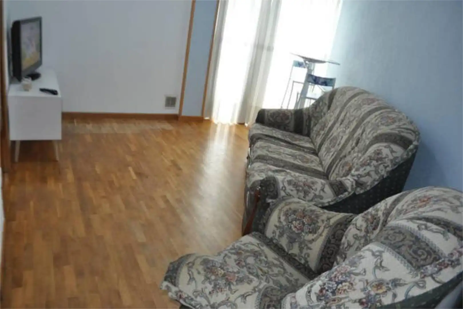 Piso de alquiler en Villaviciosa - Amandi Sala de estar de Piso de alquiler en Villaviciosa con Calefacción y Amueblado