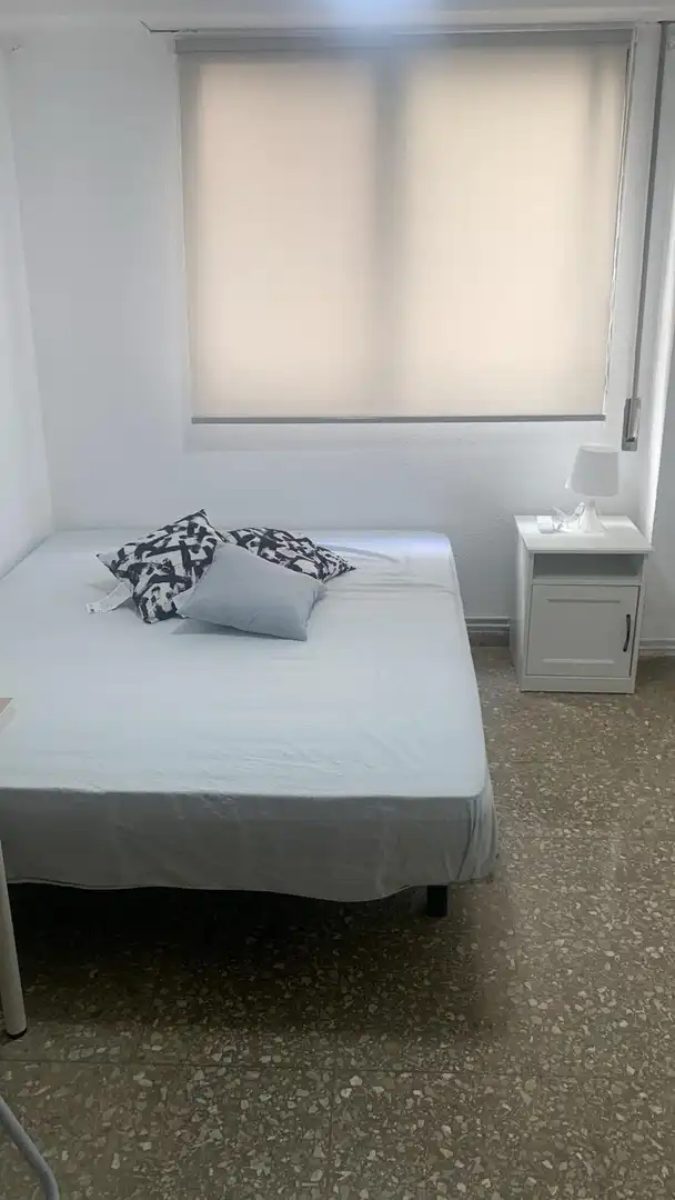 Zimmer in Carrer Reina Maria Cristina, 30, Avenida de Abril - 9 de Octubre