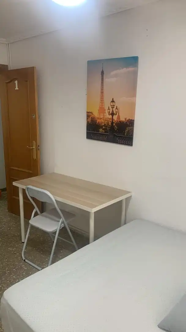 Zimmer in Carrer Reina Maria Cristina, 30, Avenida de Abril - 9 de Octubre