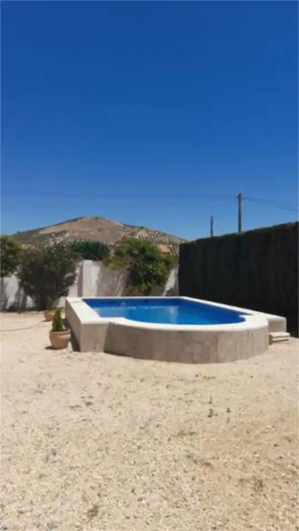 Casa adosada en venda a Renfe - Bulevar 1ª y 2ª Fase Piscina de Casa adosada en venda en Jaén amb Jardí privat, Piscina i Moblat