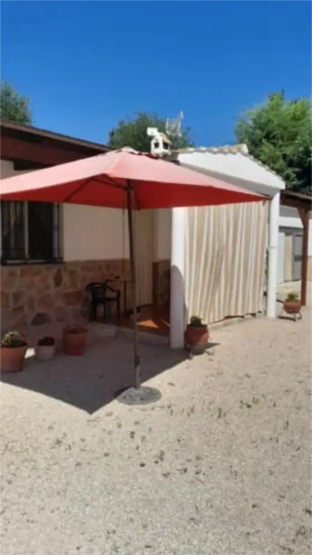 Casa adosada en venda a Renfe - Bulevar 1ª y 2ª Fase Jardí de Casa adosada en venda en Jaén amb Jardí privat, Piscina i Moblat