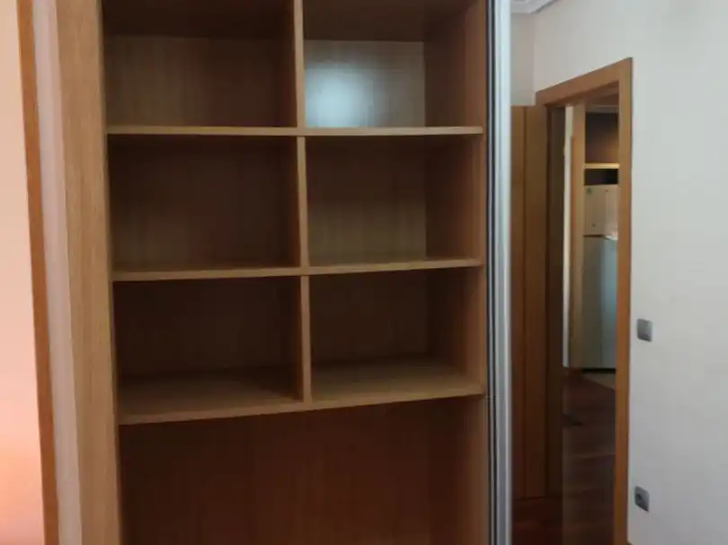 Wohnungen zur Miete in Plaza de la Puerta de Europa, 7, HUCA - La Cadellada Schlafzimmer von Wohnungen zur Miete in Oviedo mit Heizung, Parkett und Abstellraum