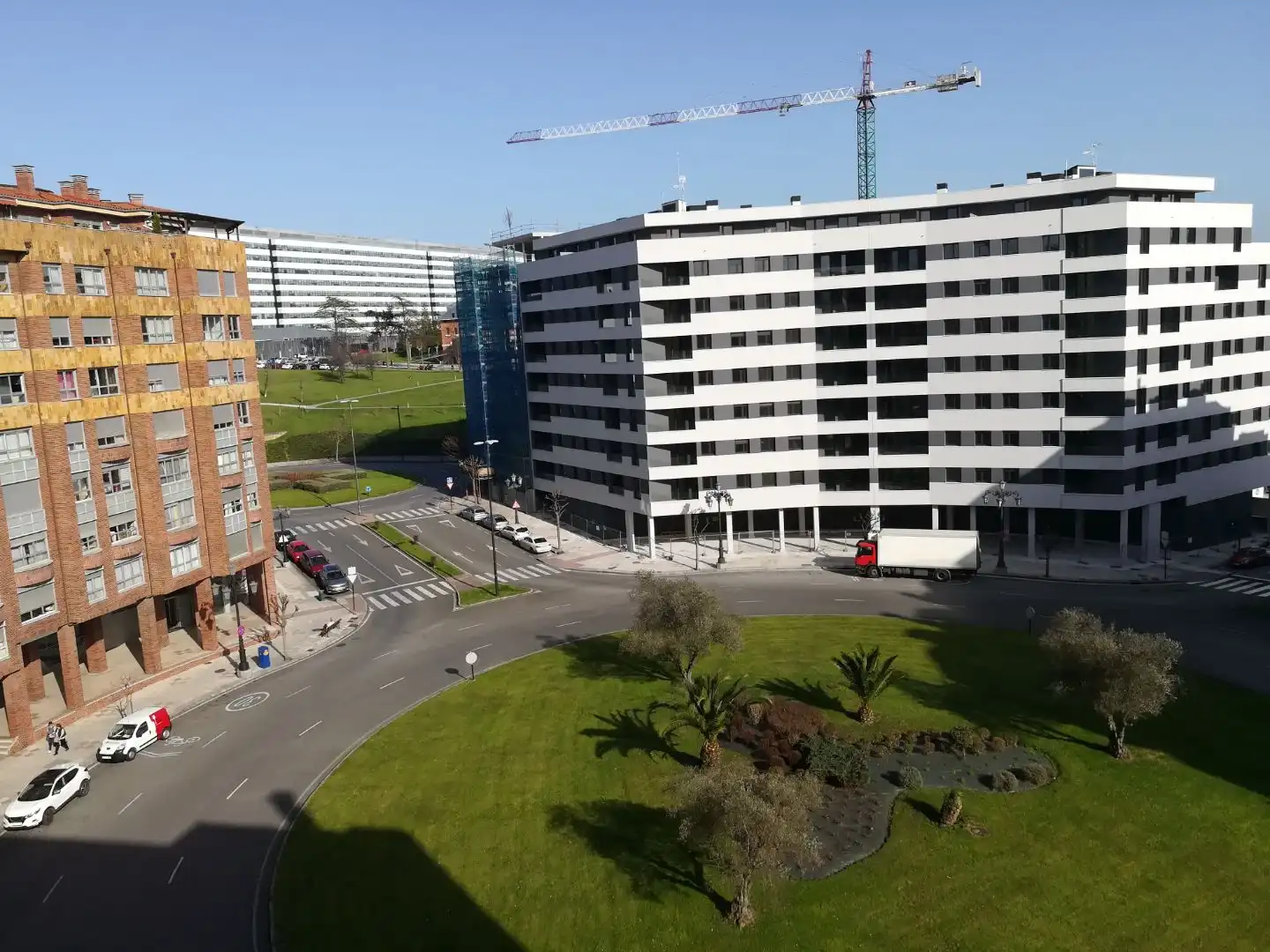 Wohnungen zur Miete in Plaza de la Puerta de Europa, 7, HUCA - La Cadellada Außenansicht von Wohnungen zur Miete in Oviedo mit Heizung, Parkett und Abstellraum