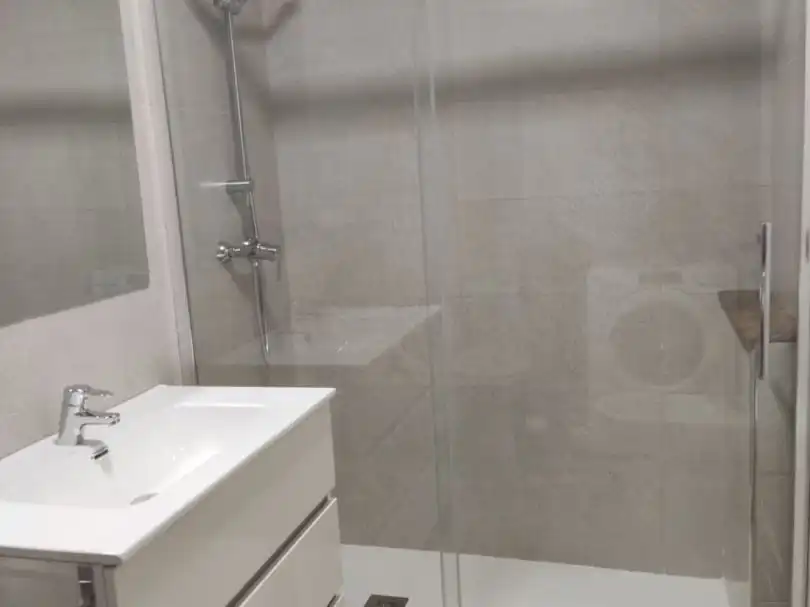 Flat for rent in Calle Alberto Morgenstern, 8, Castillo Sohail - Myramar Bathroom of Flat for rent in Fuengirola with Terrace, Storage room and Swimming Pool