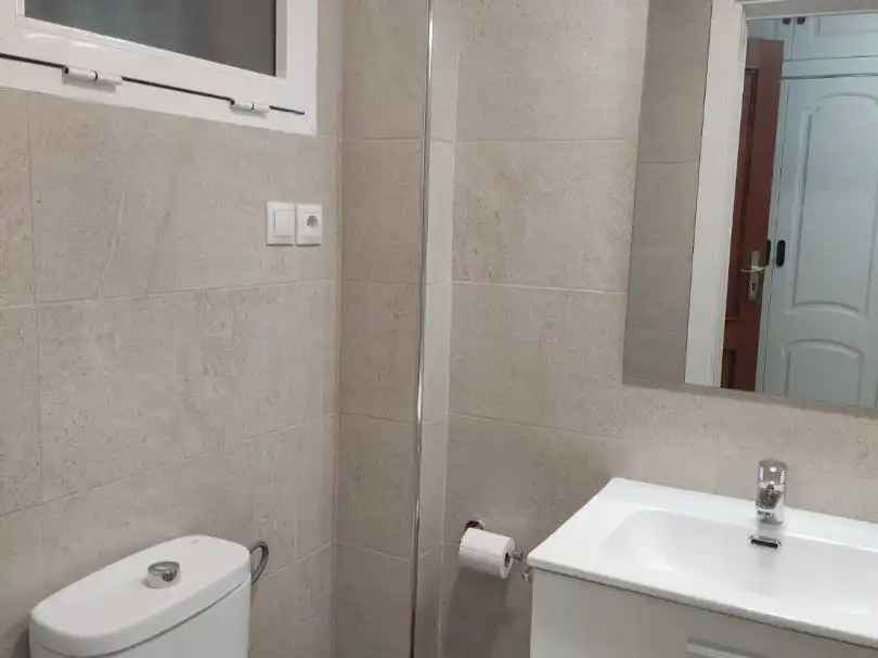 Flat for rent in Calle Alberto Morgenstern, 8, Castillo Sohail - Myramar Bathroom of Flat for rent in Fuengirola with Terrace, Storage room and Swimming Pool
