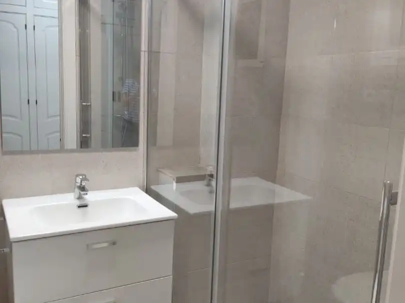 Flat for rent in Calle Alberto Morgenstern, 8, Castillo Sohail - Myramar Bathroom of Flat for rent in Fuengirola with Terrace, Storage room and Swimming Pool