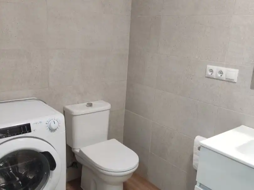 Flat for rent in Calle Alberto Morgenstern, 8, Castillo Sohail - Myramar Bathroom of Flat for rent in Fuengirola with Terrace, Storage room and Swimming Pool