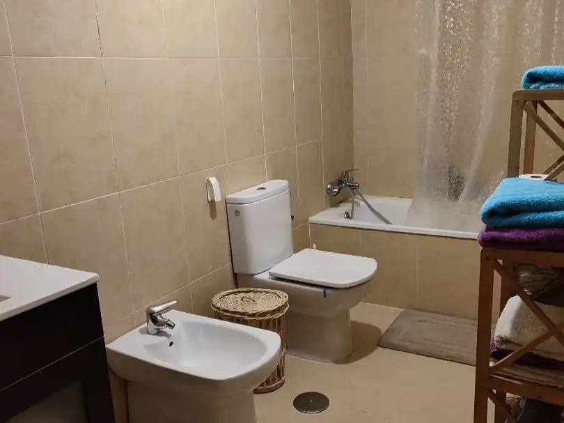 Pis en venda a Calle Barranco de Valcaliente, 43, Casarrubios del Monte pueblo Bany de Pis en venda en Casarrubios del Monte amb Aire condicionat i Piscina