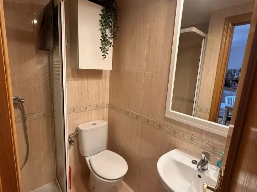 Habitación en Calle de Daniel Osorio, 1, Los Cármenes Baño de Piso para compartir en Madrid con Aire acondicionado, Calefacción y Terraza