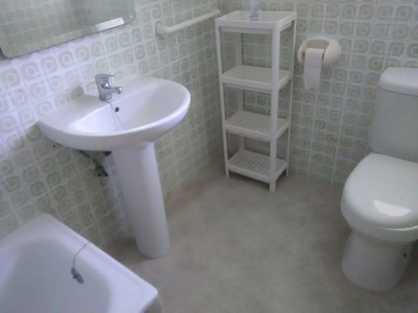 Apartments for rent in Avinguda el Racó, 8, Racó Bathroom of Apartments for rent in Cullera with Terrace, Swimming Pool and Balcony