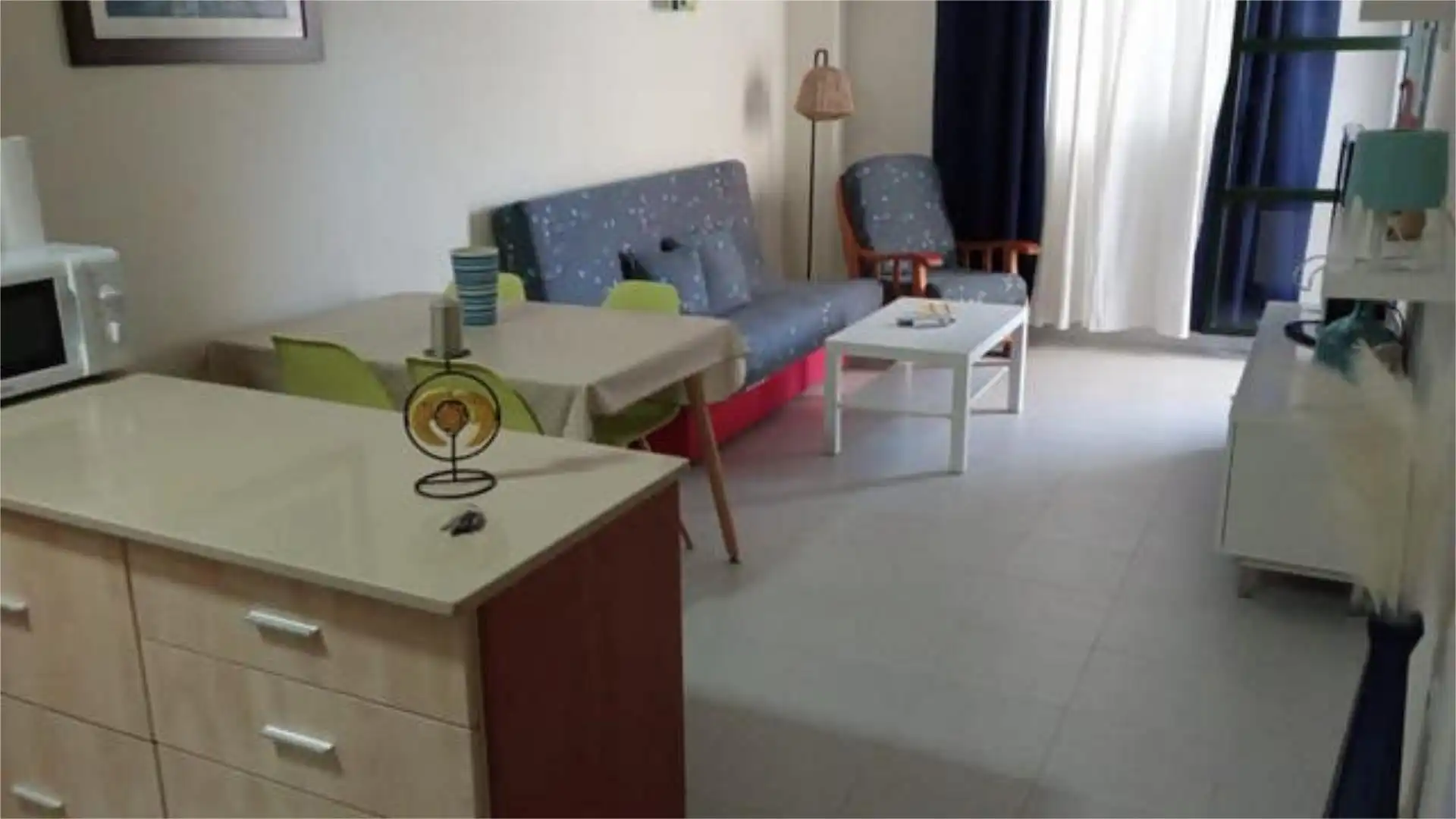 Apartament de lloguer a Los Gallos Sala d'estar de Apartament de lloguer en Chiclana de la Frontera amb Terrassa i Moblat