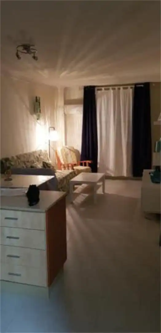 Apartament de lloguer a Los Gallos Dormitori de Apartament de lloguer en Chiclana de la Frontera amb Terrassa i Moblat