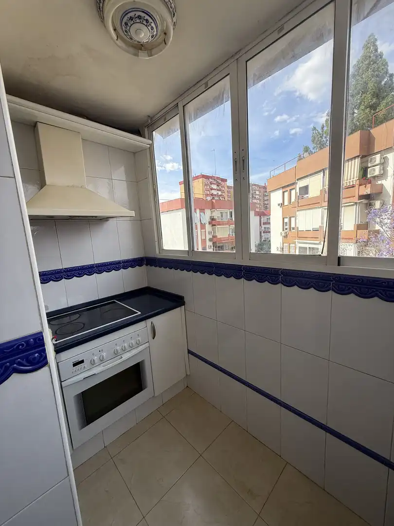 Kitchen of Flat for sale in Sevilla  with Air Conditioner, Terrace and Balcony